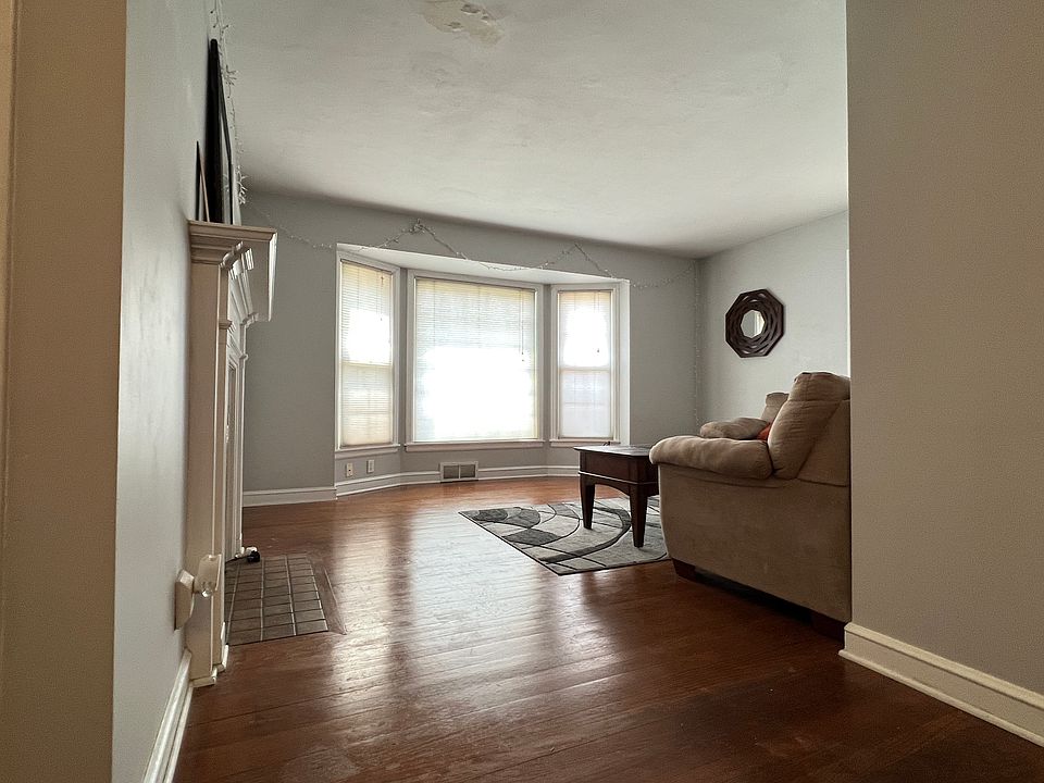 1st image of 826 Robertson St #1