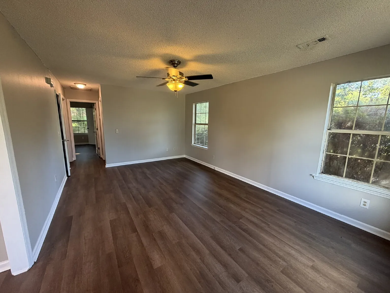 2 bed, 1.0 bath, 1224 sqft, $1,300 — Photo 2