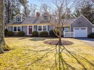 12 Bennets Neck Dr, Pocasset, MA 02559