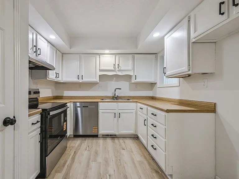 6137 Quince Rd — Photo 8