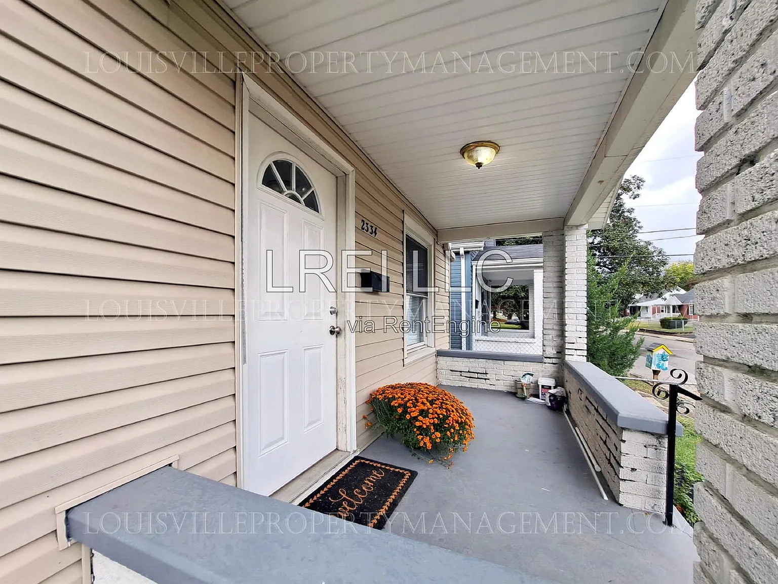 2 bed, 1.0 bath, 950 sqft, $1,050 — Photo 2