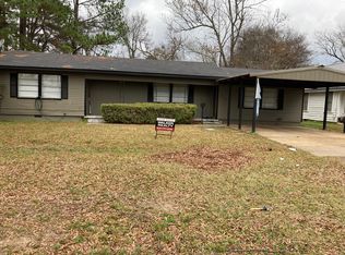 216 W 7th St, Hope, AR 71801