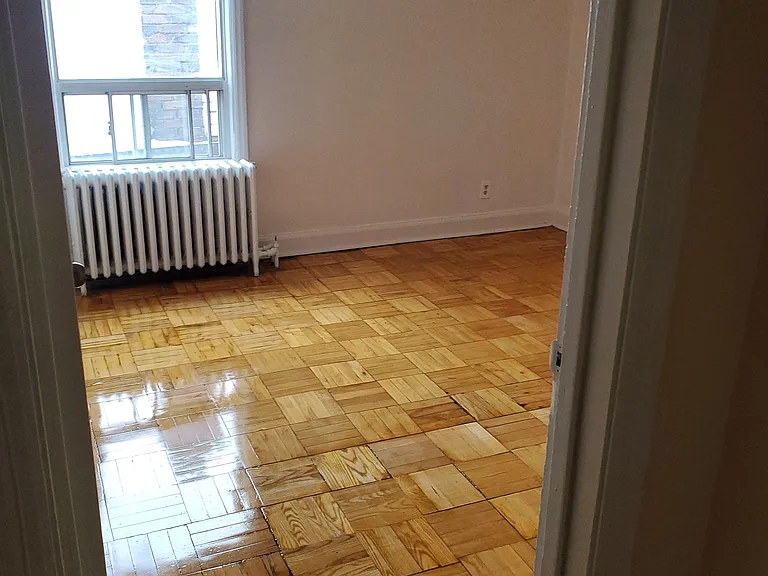 132 Castlefield Ave #101 — Photo 4