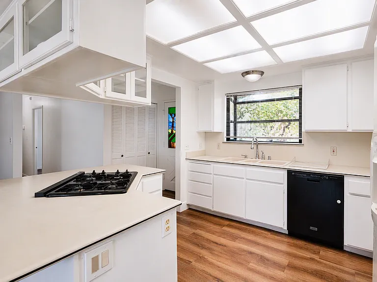 220 Lilac Ct — Photo 11