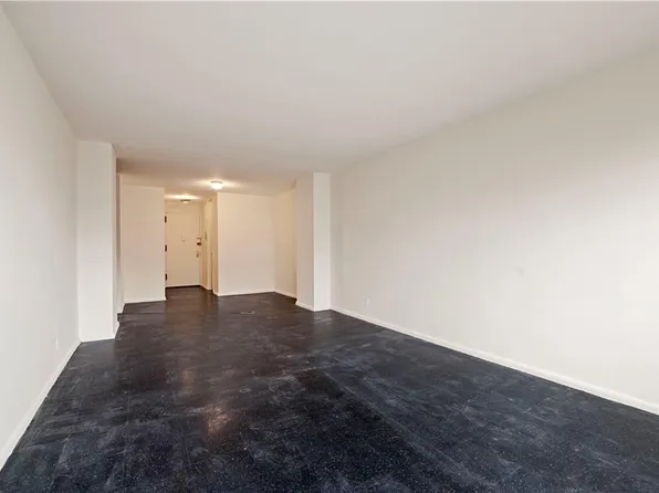 185 Hall Street 614 image 2 of 8