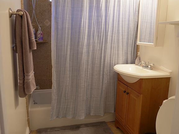 5th image of 5624 Riverton Ave