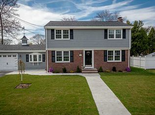 24 Carnation Dr, Cranston, RI 02920