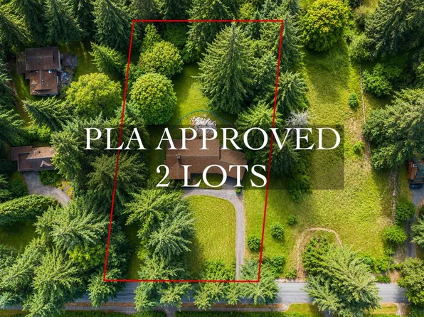 2451 141st St, Surrey, BC V4P 2E5