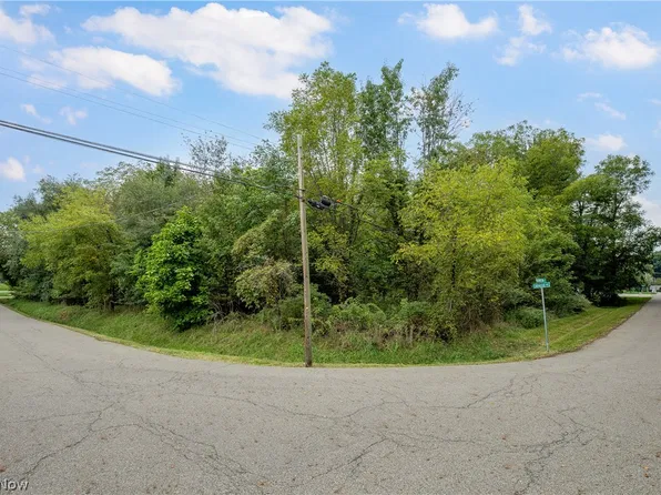 Carnegie Ave NW, Massillon, OH 44646