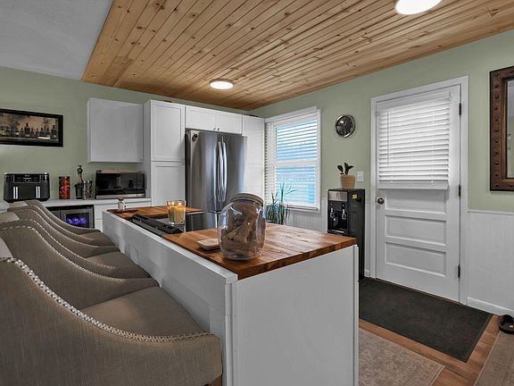 5th image of 3825 Needham Rd