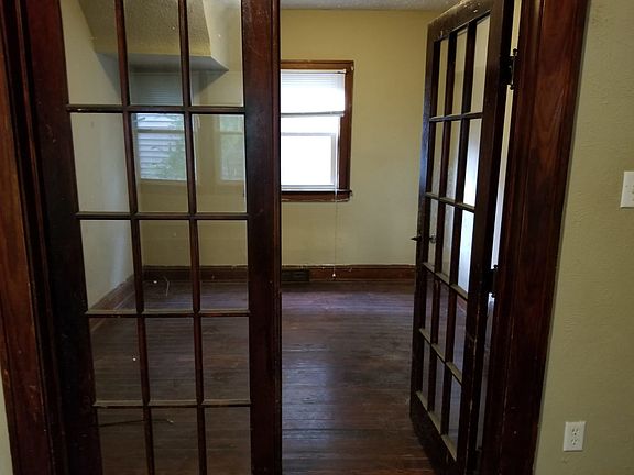 5th image of 1144 W Jefferson Blvd