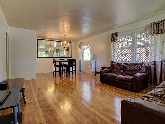 2nd image of 1068 Sandalwood Dr