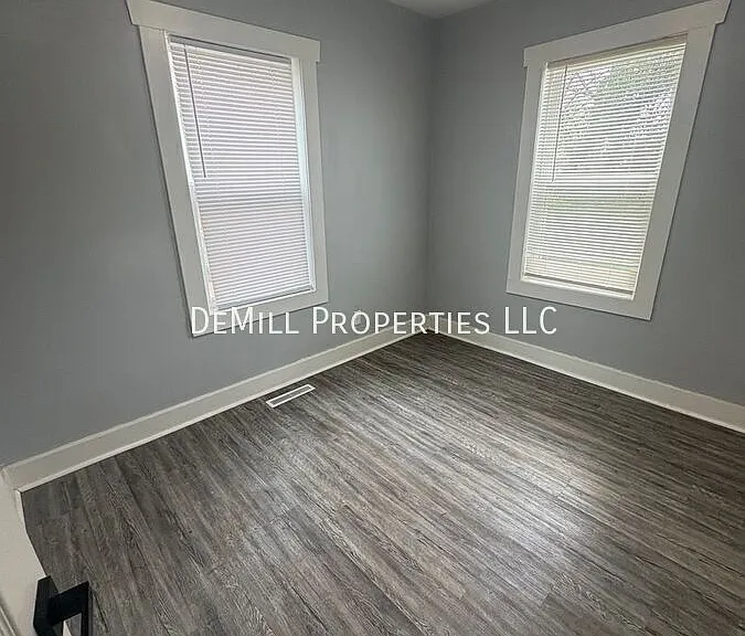 1126 W Hamilton St — Photo 6