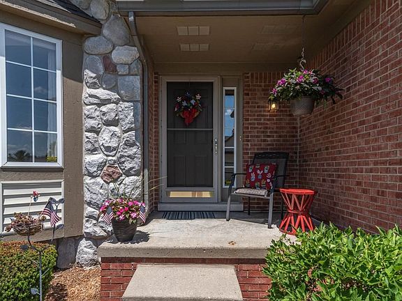 3rd image of 1889 Wexford Cir