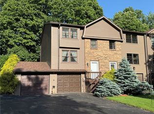 18 Chesterton Ct, Fairport, NY 14450