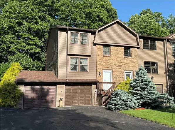 18 Chesterton Ct, Fairport, NY 14450