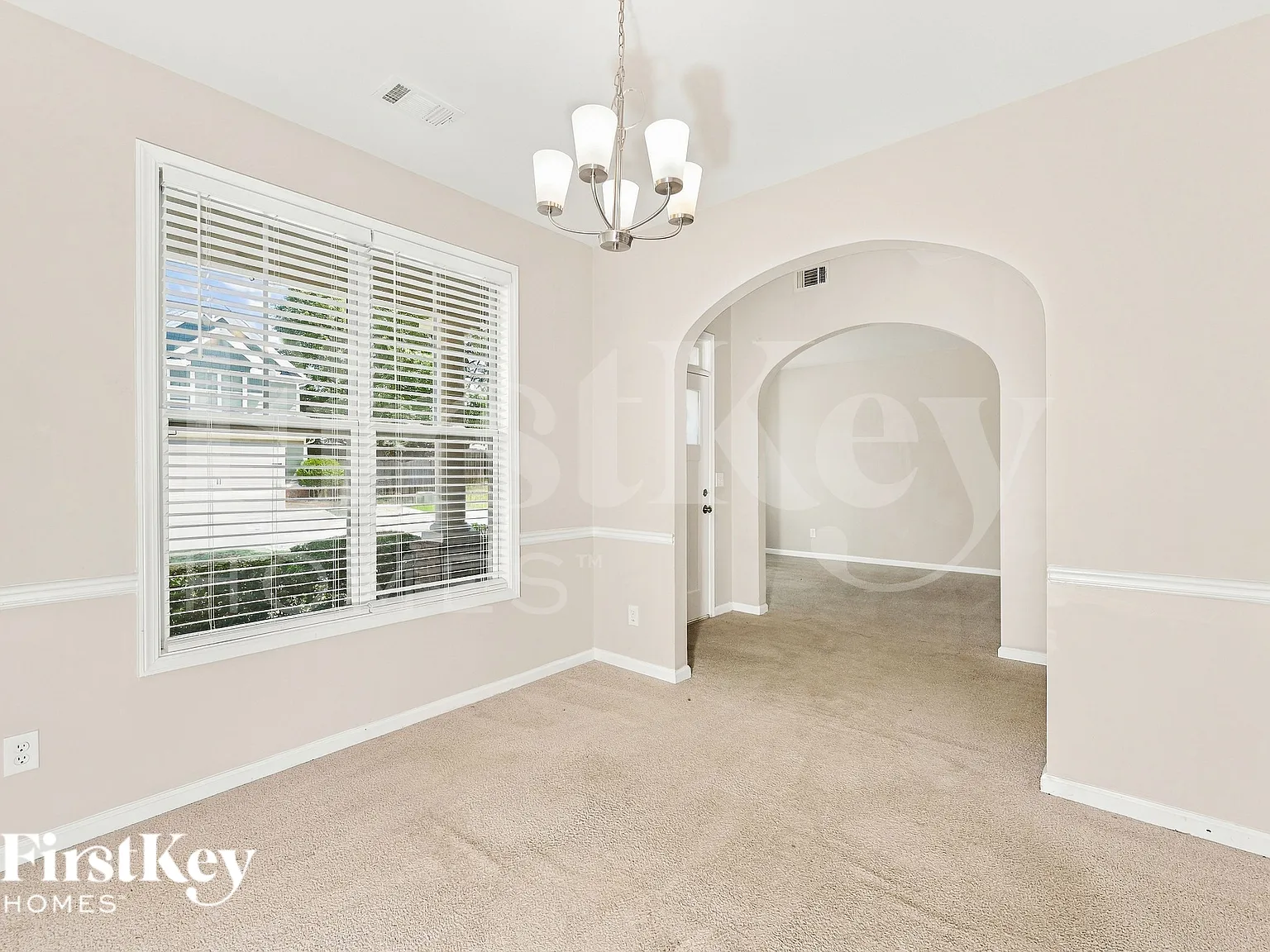 4 bed, 2.5 bath, 2463 sqft, $2,240 — Photo 3