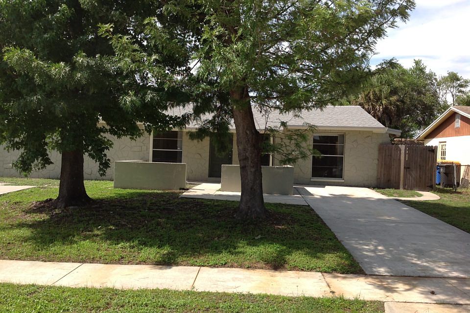 1st image of 7939 Woodglen Cir