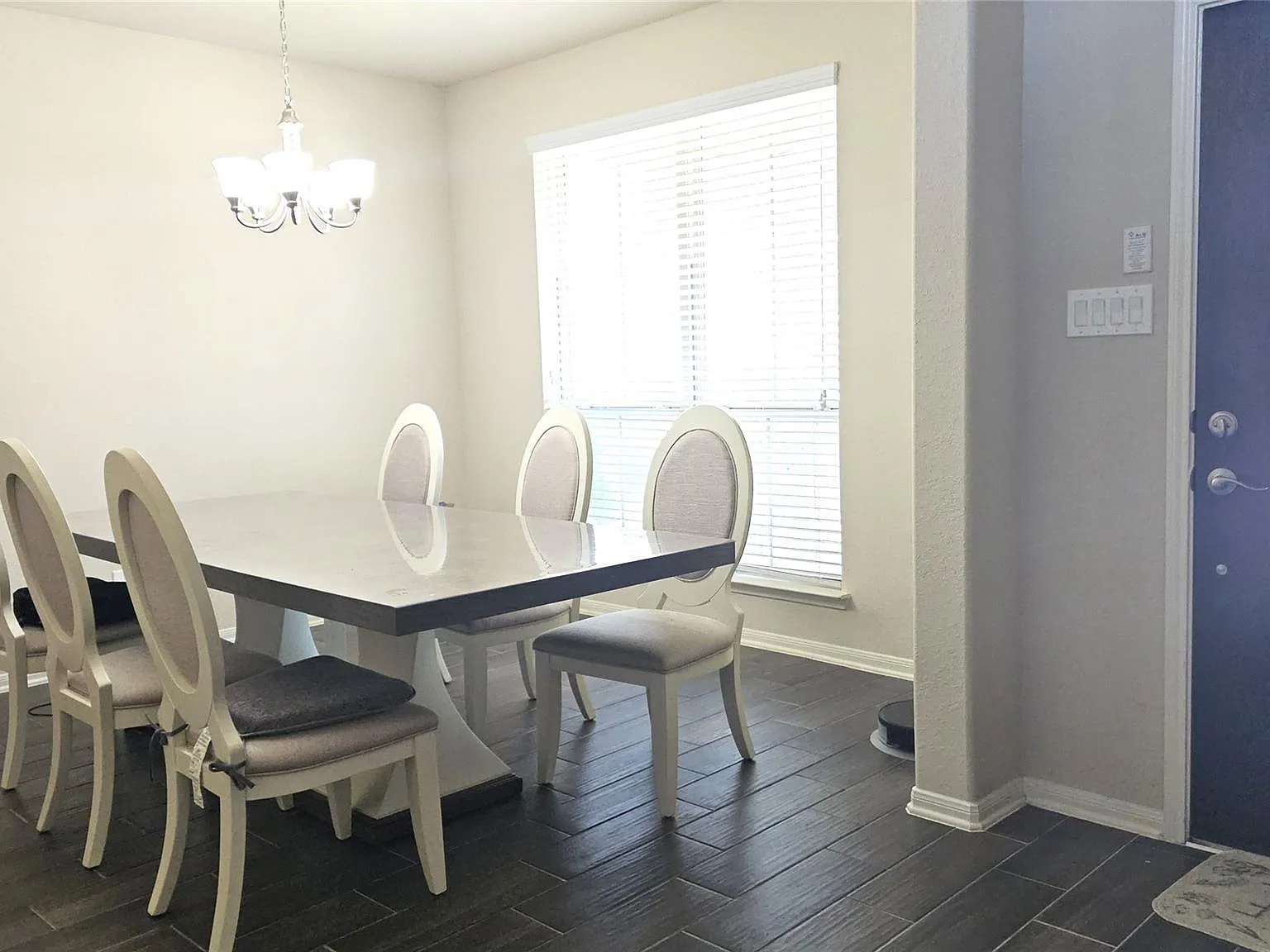 4 bed, 3.5 bath, 3570 sqft, $2,775 — Photo 4