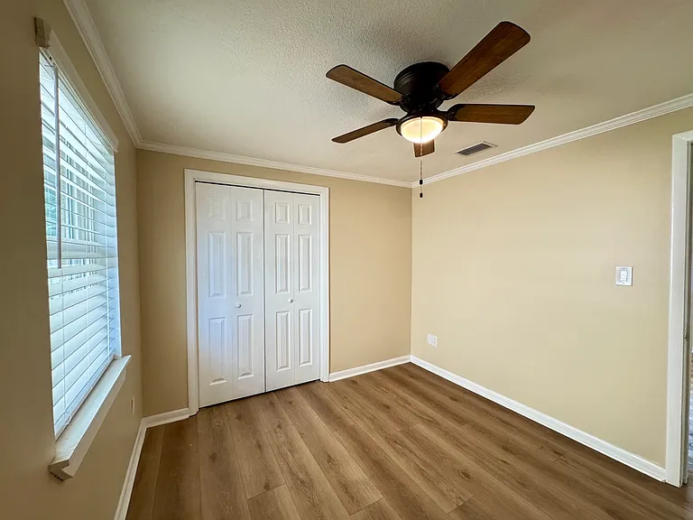 1561 Arcadia Dr — Photo 5