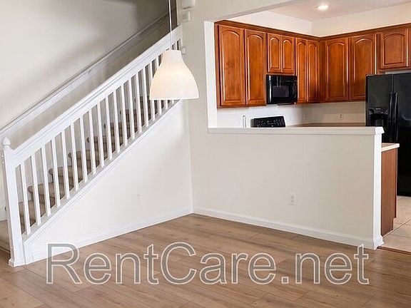 3rd image of 831 Enclair St