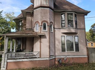 528 Lincoln Ave, Lincoln, IL 62656