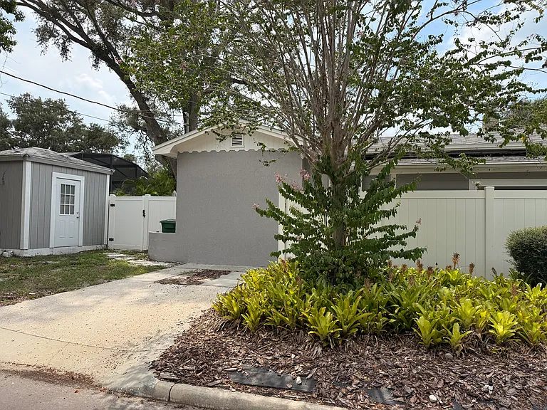 4202 W Palmira Ave — Photo 3