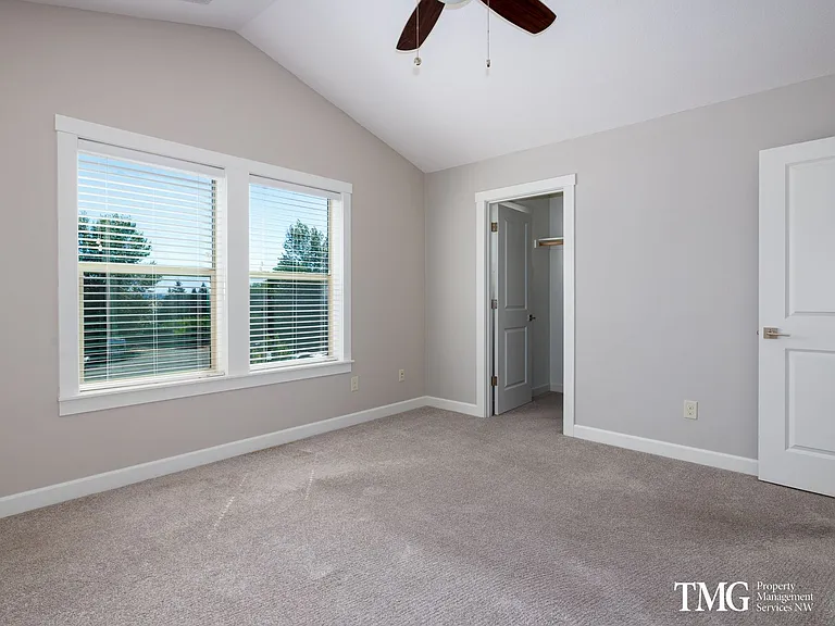 5605 NE 58th Way — Photo 5