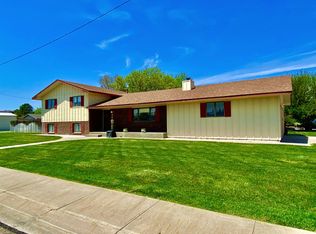 906 W Wheat Ave, Ulysses, KS 67880