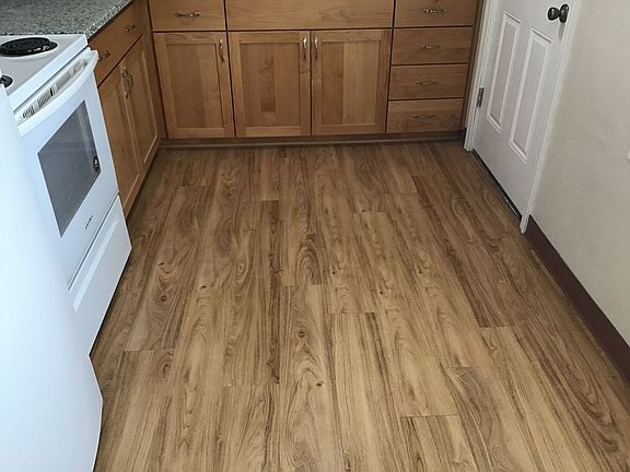 3rd image of 154 25th St NE #0