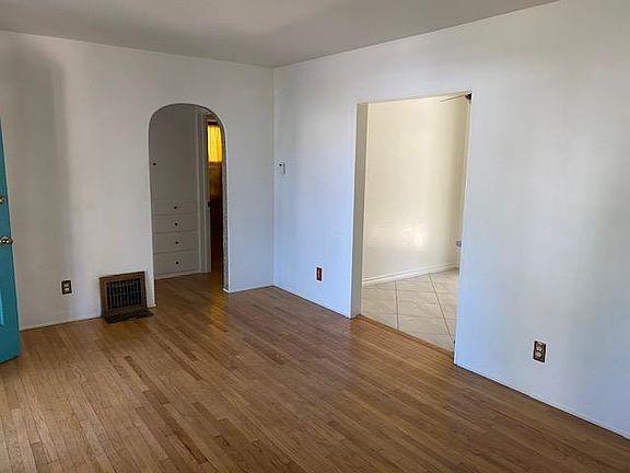 5th image of 614 S Evergreen Dr