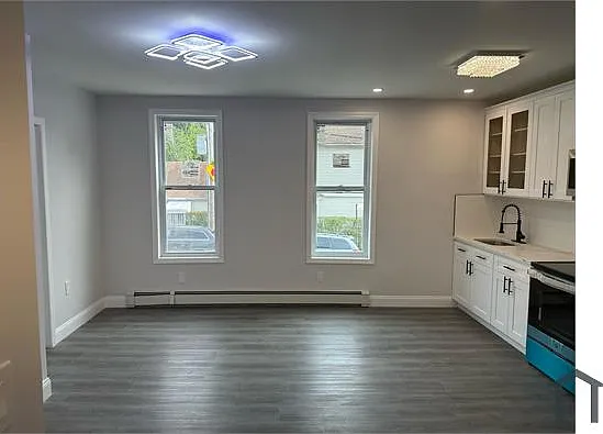 1155 Croes Ave #2 — Photo 2