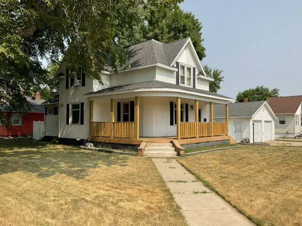 401 3rd St SE, Rugby, ND 58368