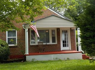 211 Bridge St, Narrows, VA 24124