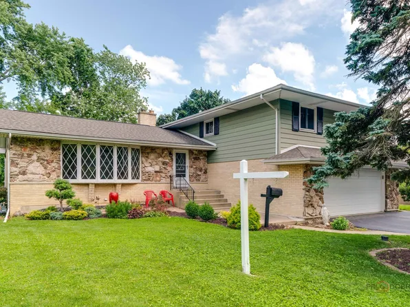 4700 Thorntree Ln, Rolling Meadows, IL 60008