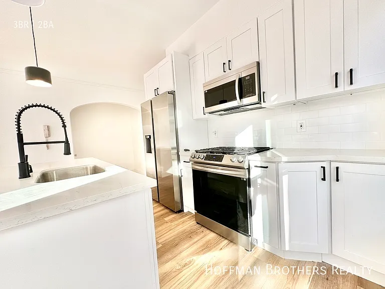 330 N Spaulding Ave — Photo 4