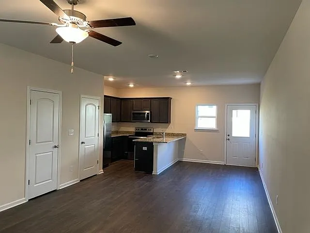 6084 Cullen Dr — Photo 7