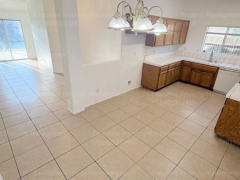 7400 Cross Glade St — Photo 13