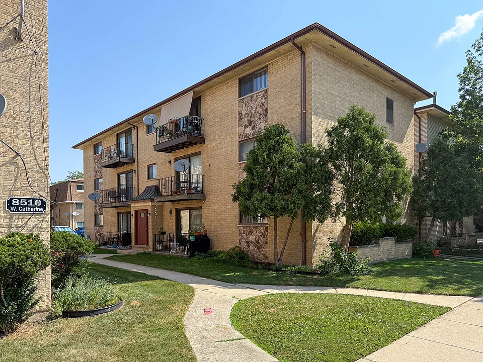 8504 W Catherine Ave #2N