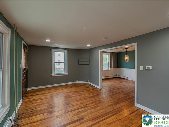 4th image of 3950 Main Rd W