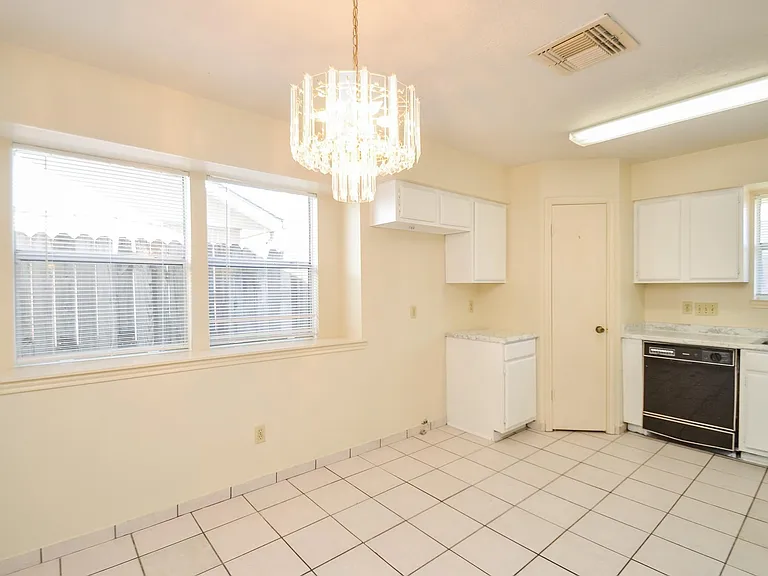 9414 Kingsvalley St — Photo 10