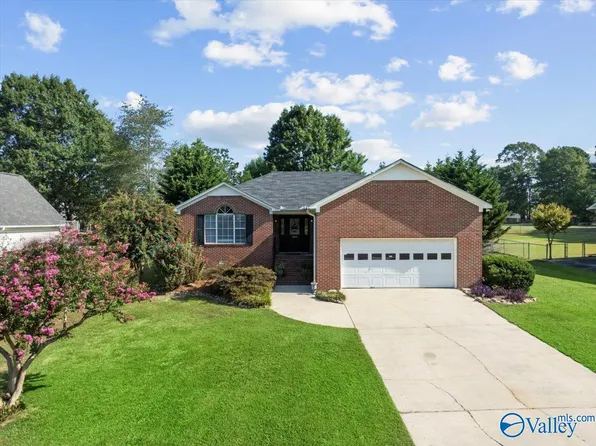 1803 Navajo Dr, Albertville, AL 35950
