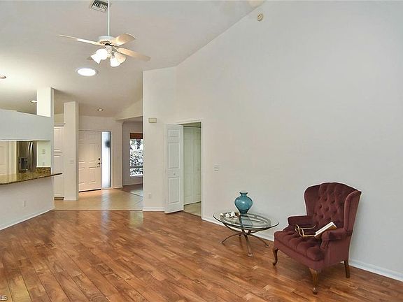 5th image of 21693 Sungate Ct #502