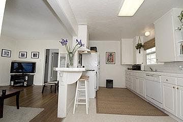 4th image of 1744 40th St