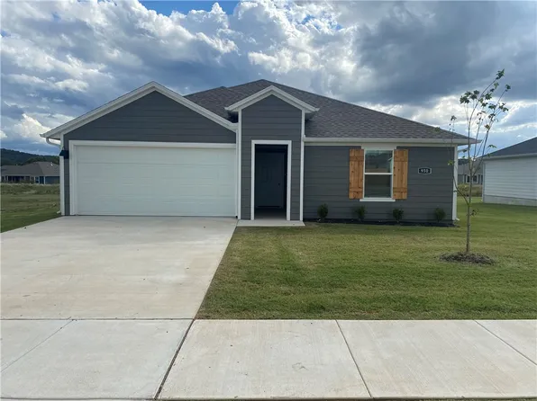950 Rently St, Prairie Grove, AR 72753