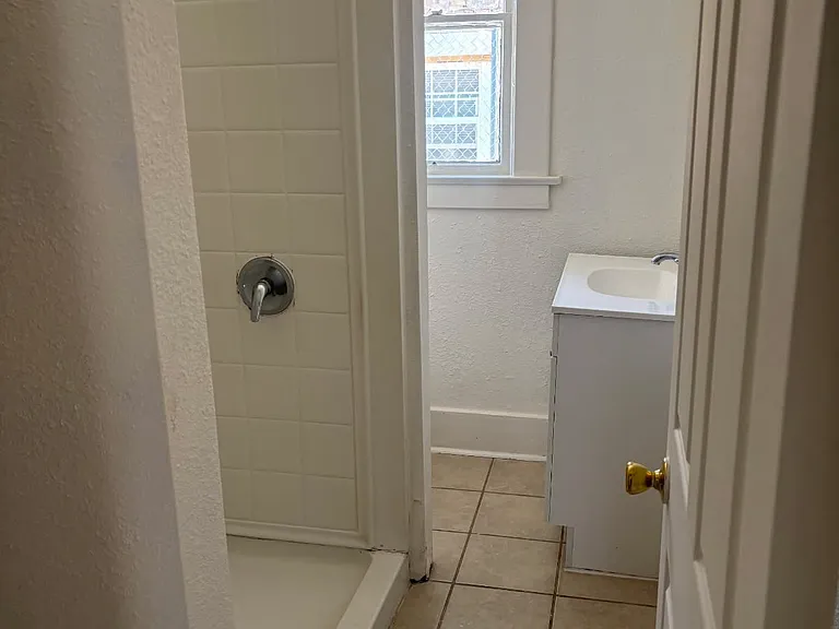 3000 Frankfort Ave — Photo 2