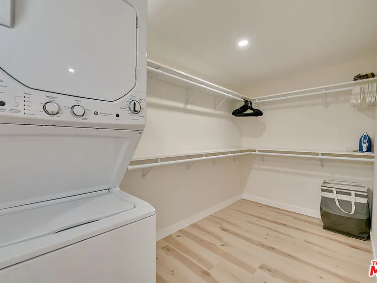 918 N San Vicente Blvd #B — Photo 14