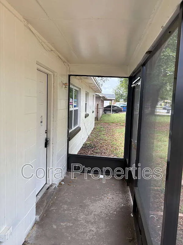 4 bed, 2.0 bath, 1325 sqft, $1,800 — Photo 2