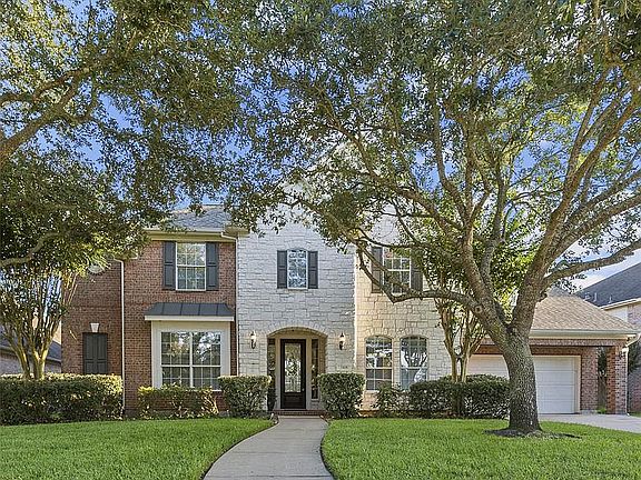 3rd image of 3305 Castle Creek Ct