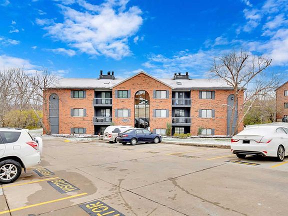 2nd image of 9442 Woodland Hills Dr Unit 9442
